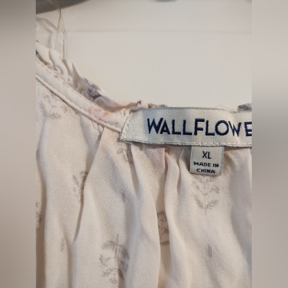 Wall Flower White Ruffled Tank Top Blouse - Picture 5 of 12